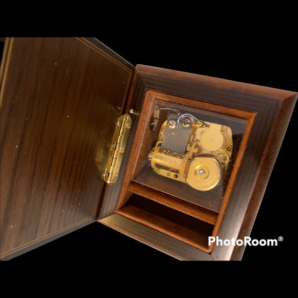 Italian Made Wooden Music Box with Ring Keepsake Spot - Picture 5 of 5